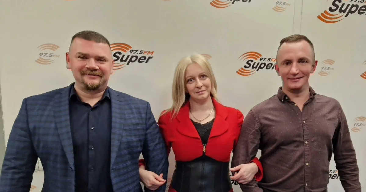 Michał Olejarski, Monika Różycka i Radosław Zacha w studiu Radia Super FM 97,5 FM
